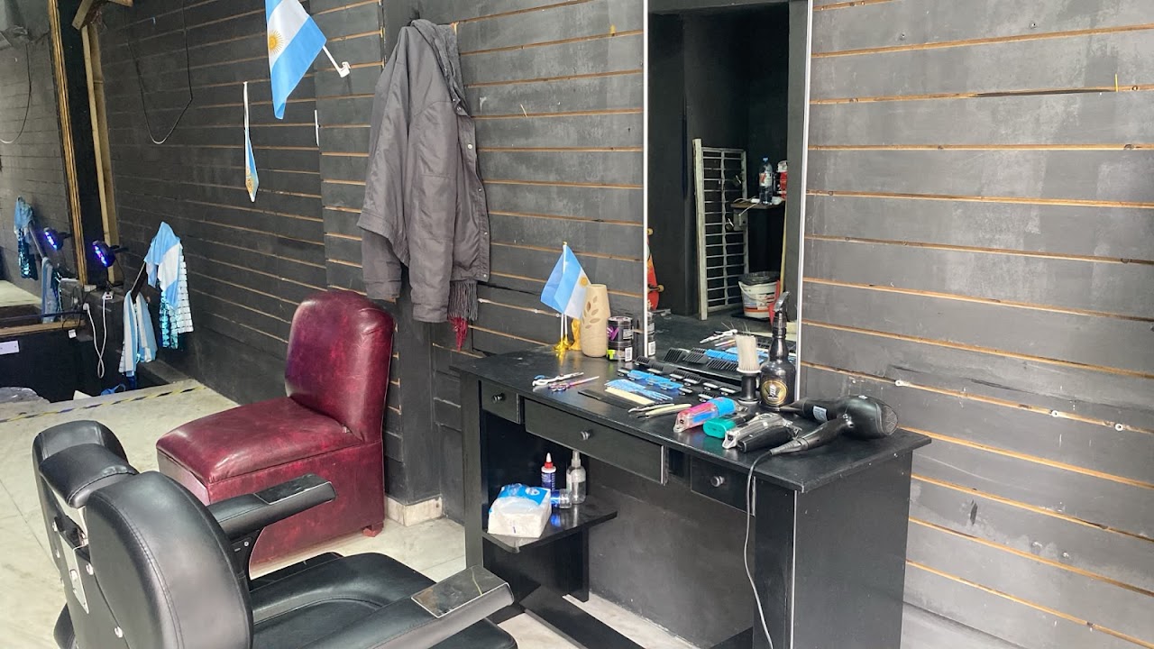Interior Barber N Roll