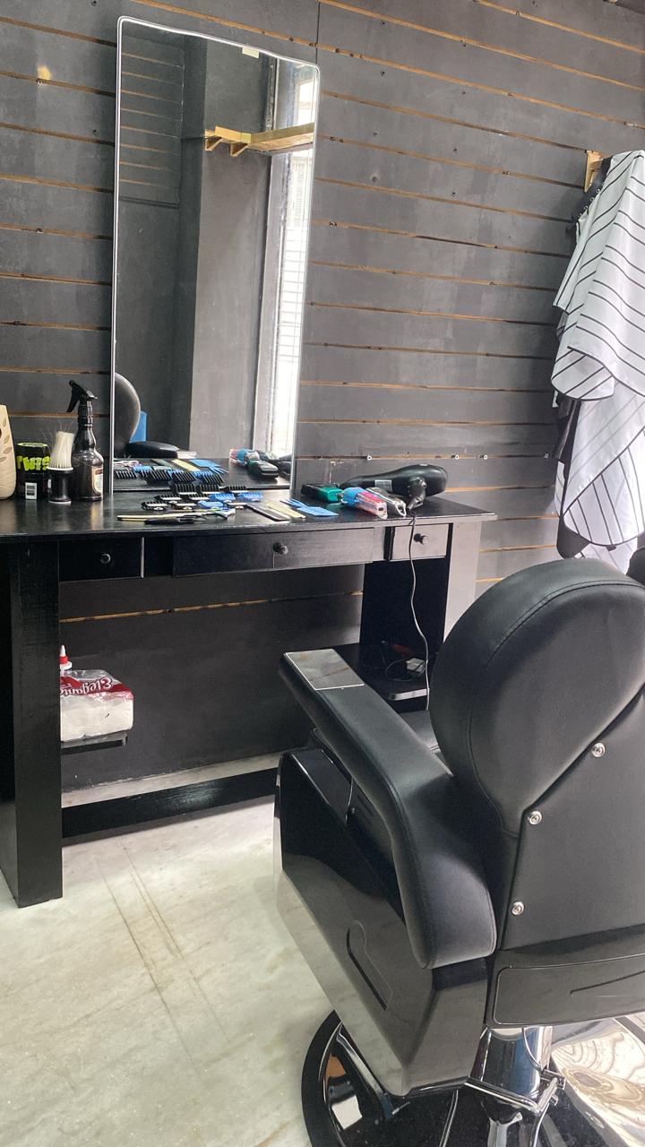 Barber Working